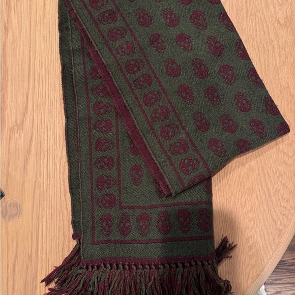 Alexander McQueen Accessories - Alexander McQueen Green and Burgundy Skull Scarf